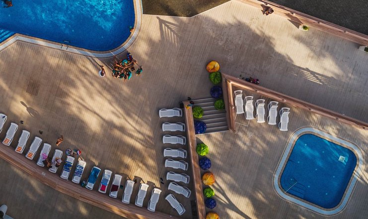 Фото отеля («Песочная Бухта» парк-отель и пансионат) - Вид на бассейн