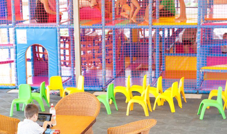 Фото отеля («Порто Маре» парк-отель) - Детская площадка на пляжа