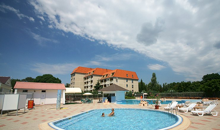 Фото отеля («Приморье» тоск) - Вид на бассейн и корпус №1