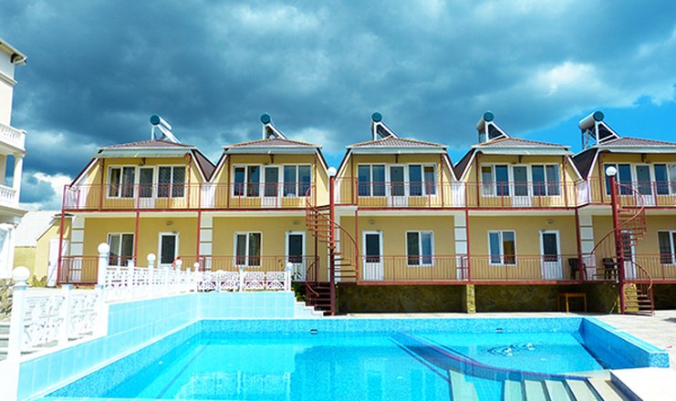 Фото отеля («Романтик» отель) - Вид корпуса и бассейн