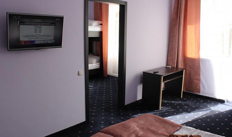 Фото отеля («Савита» отель) - Полулюкс 4-местный 2-комнатный