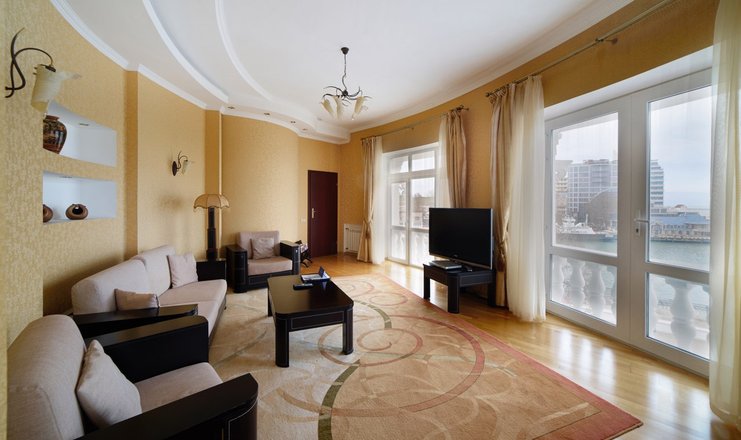 Фото отеля («Севастополь» отель) - Апартаменты посольские 2-местные 3-комнатные