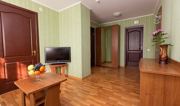 Фото отеля («Славутич» санаторий) - Family 4-местный 3-комнатный