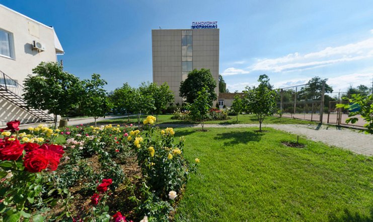 Фото отеля («Украина-1» пансионат) - Вид на шестиэтажный корпус