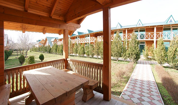 Фото отеля («Украина-1» пансионат) - Терасса Люкс 2-местный 1-комнатный в деревянном коттедже