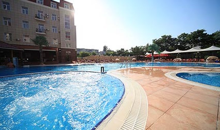 Фото отеля («Украина Палас» отель) - Открытый бассейн