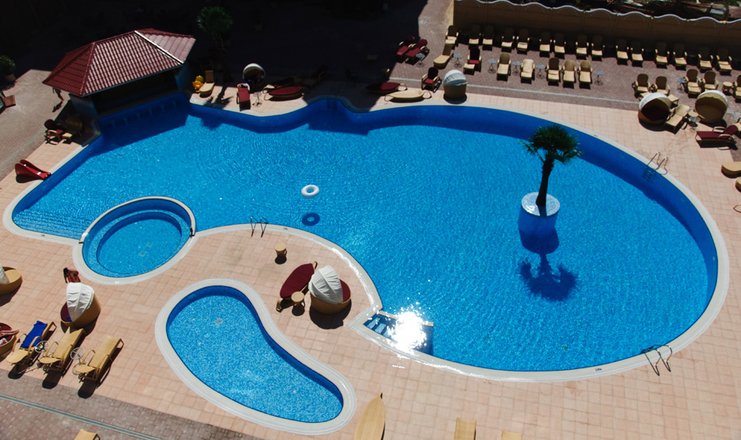 Фото отеля («Украина Палас» отель) - Вид на открытый бассейн