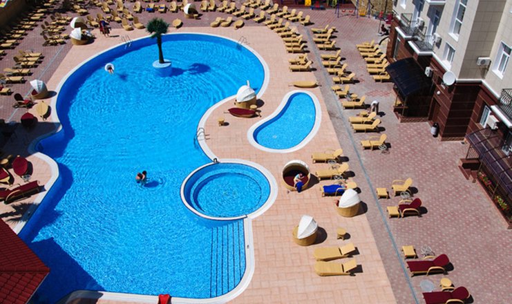 Фото отеля («Украина Палас» отель) - Вид на открытый бассейн