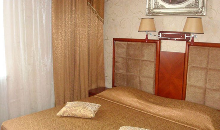 Фото отеля («Украина Палас» отель) - Люкс улучшенный 2-местный 2-комнатный