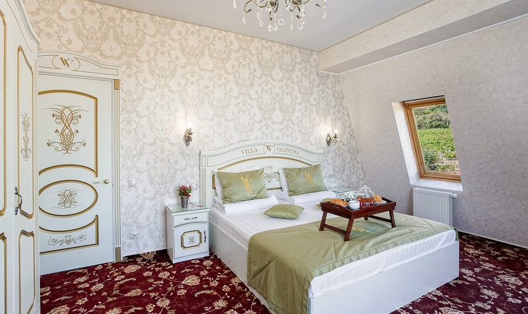 Фото отеля («Вилла Валентина» гостевой дом) - Люкс VIP 2-местный 2-комнатный корпус 3 (Валенсия)