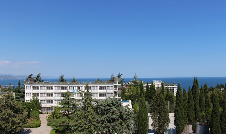 Фото отеля («Восход» туристско-оздоровительный комплекс) - Вид на корпус и территорию