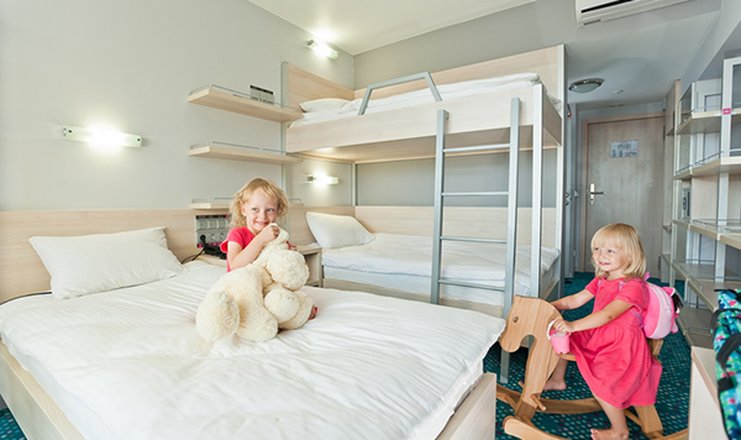Фото отеля («Ялта-Интурист» отель) - Стандарт Улучшенный с тремя односпальными кроватями (бывш.Стандарт)