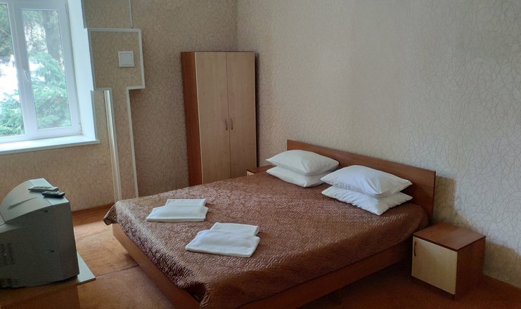Фото отеля («Юстас-Крым» гостиничный комплекс) - Люкс 2-местный 2-комнатный корпус 6