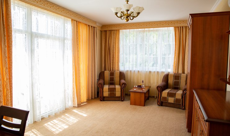 Фото отеля («Золотой Лев» вилла) - Полулюкс 2-местный 2-комнатный
