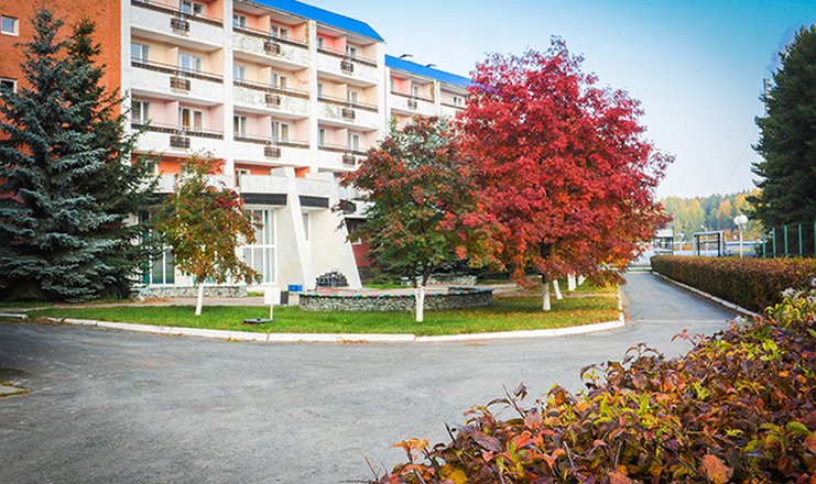 Фото отеля («Жемчужина Зауралья» санаторий) - Осенний вид