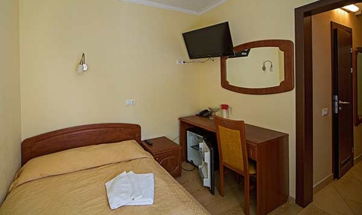 Фото номера («Истра РОП» санаторий) - Стандартный 2-местный с полутороспальной кроватью, корпус №2