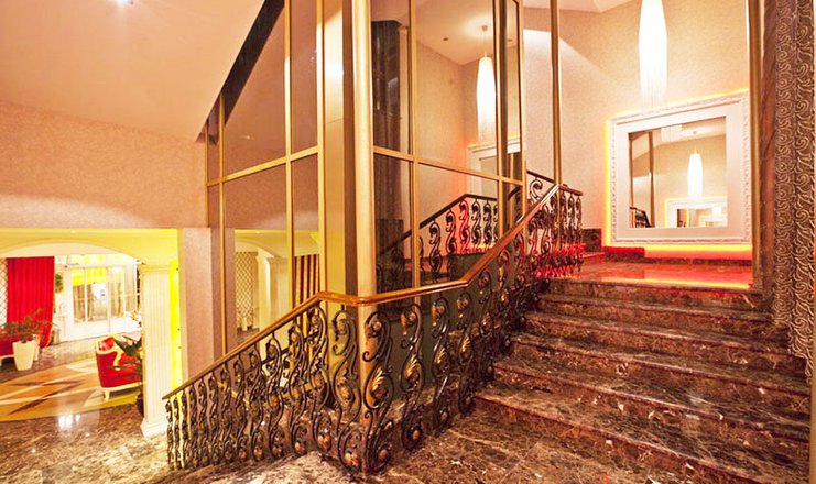 Фото отеля («Новахов» spa-курорт) - Лестница в отеле