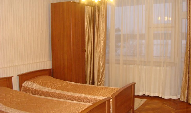 Фото отеля («Петрово-Дальнее» пансионат) - Люкс 2-местный 2-комнатный (LUX F2)