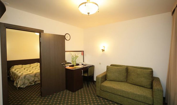 Фото отеля («Вороново» лечебно-реабилитационный центр) - Полулюкс 2-местный 2-комнатный (корпус 1, вид на пруд)
