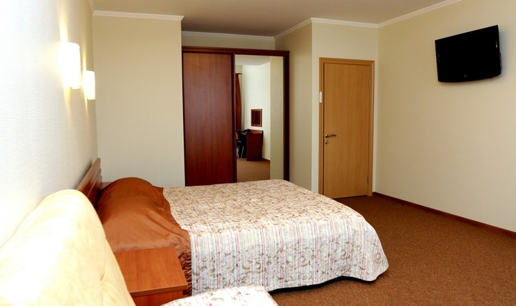 Фото отеля («Маяк» гостиница) - Бунгало делюкс 4-местный (корпус 3)