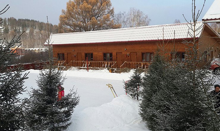 Фото отеля («Усадьба Еловое» отель) - Вид на бунгало зимой
