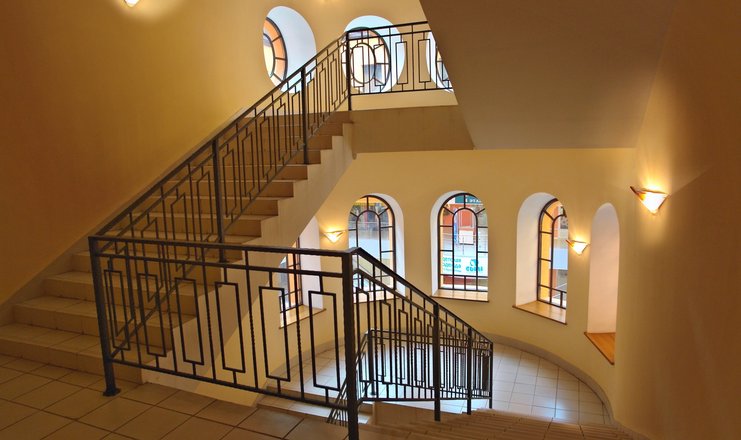 Фото отеля («Достоевский» отель) - Главная лестница