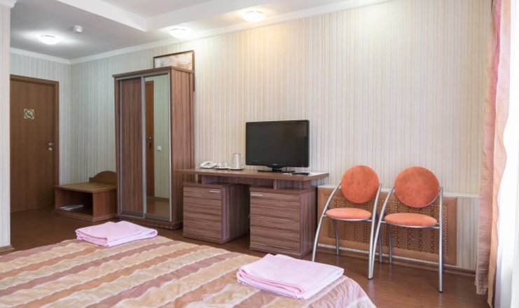 Фото отеля («РА Кузнечный, 19» отель) - Делюкс с широкой кроватью. Мебель