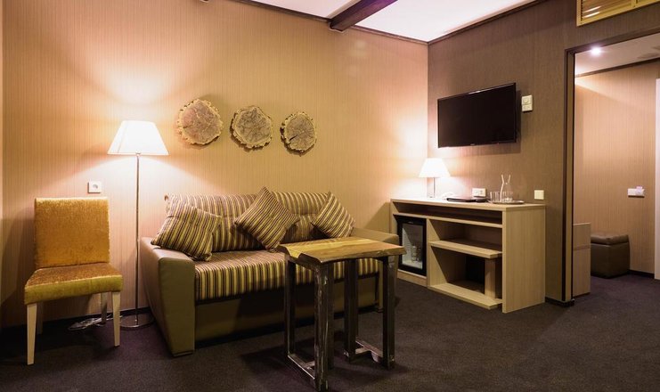 Фото отеля («Arkhyz Royal Resort & Spa» отель) - Семейный Luxe с одной спальней и кухней