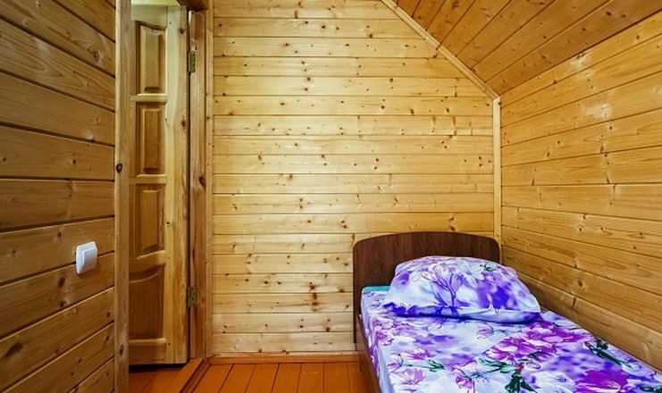 Фото отеля («Березовая Роща» база отдыха) - Спальня с раздельными кроватями