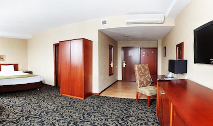 Фото номера («Бенефит Плаза Конгресс Отель» гостинично-деловой комплекс) - Бизнес DBL\TWIN+кресло кровать