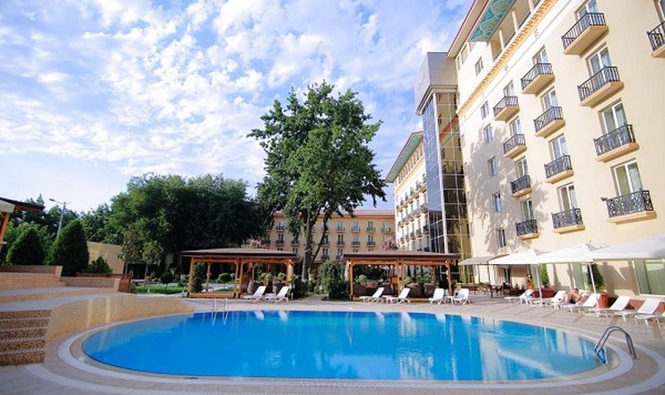 Фото отеля («Lotte City Tashkent» отель) - Бассейн